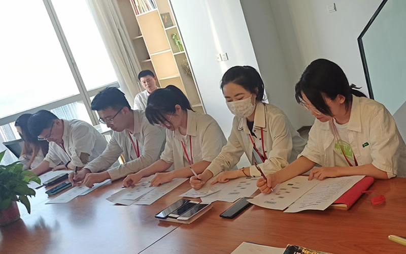 成華制造運營團(tuán)隊會議室一角